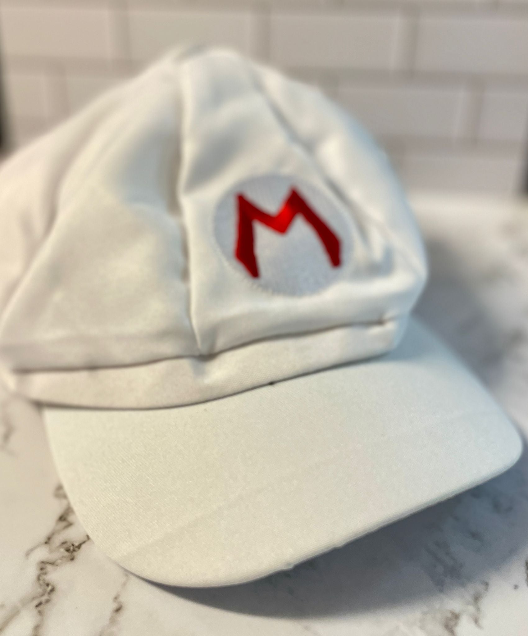 Gorra Blanca de Mario Bros – Estilo Gamer