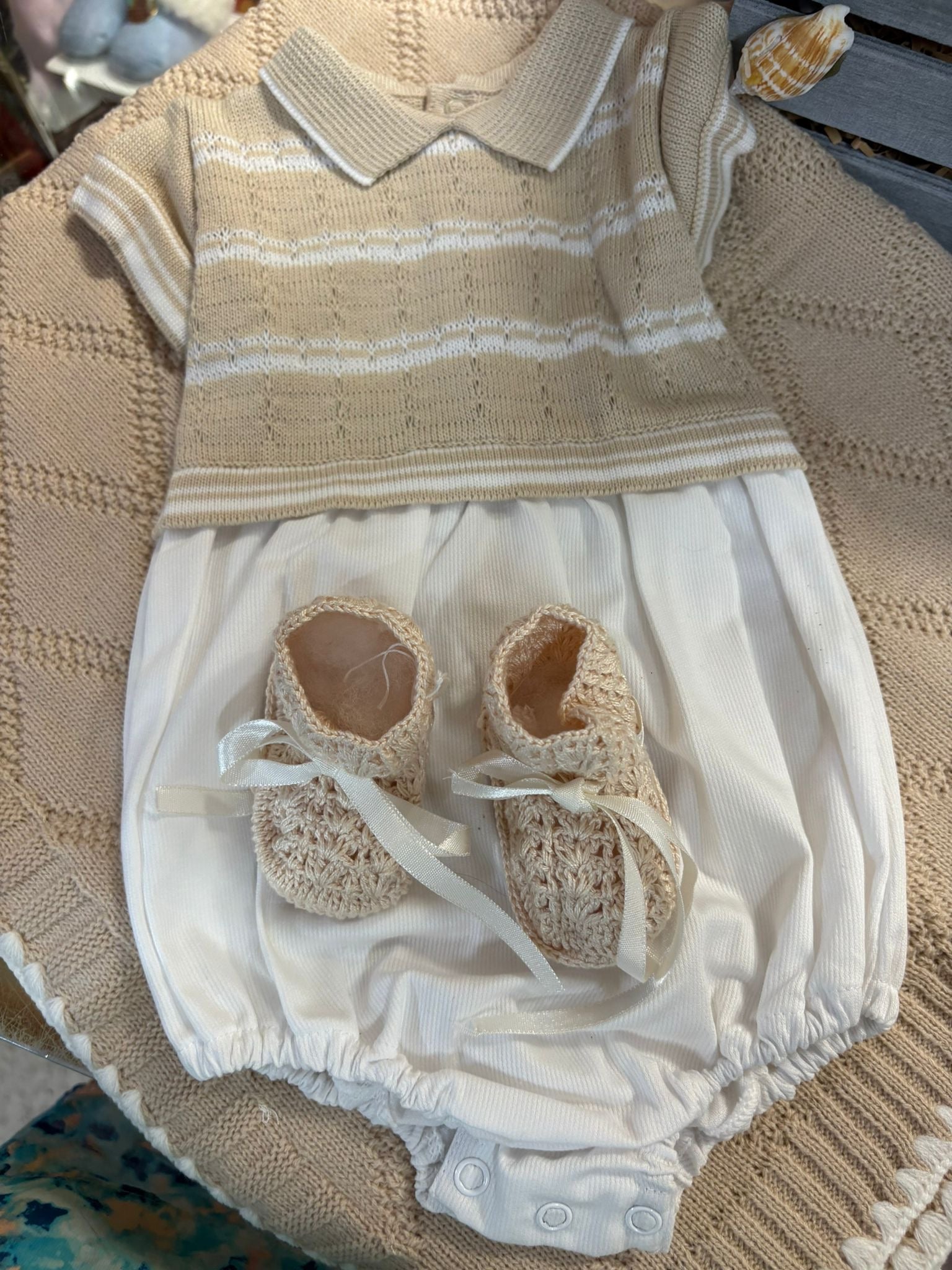 Set hermoso con sabanita y zapatitos