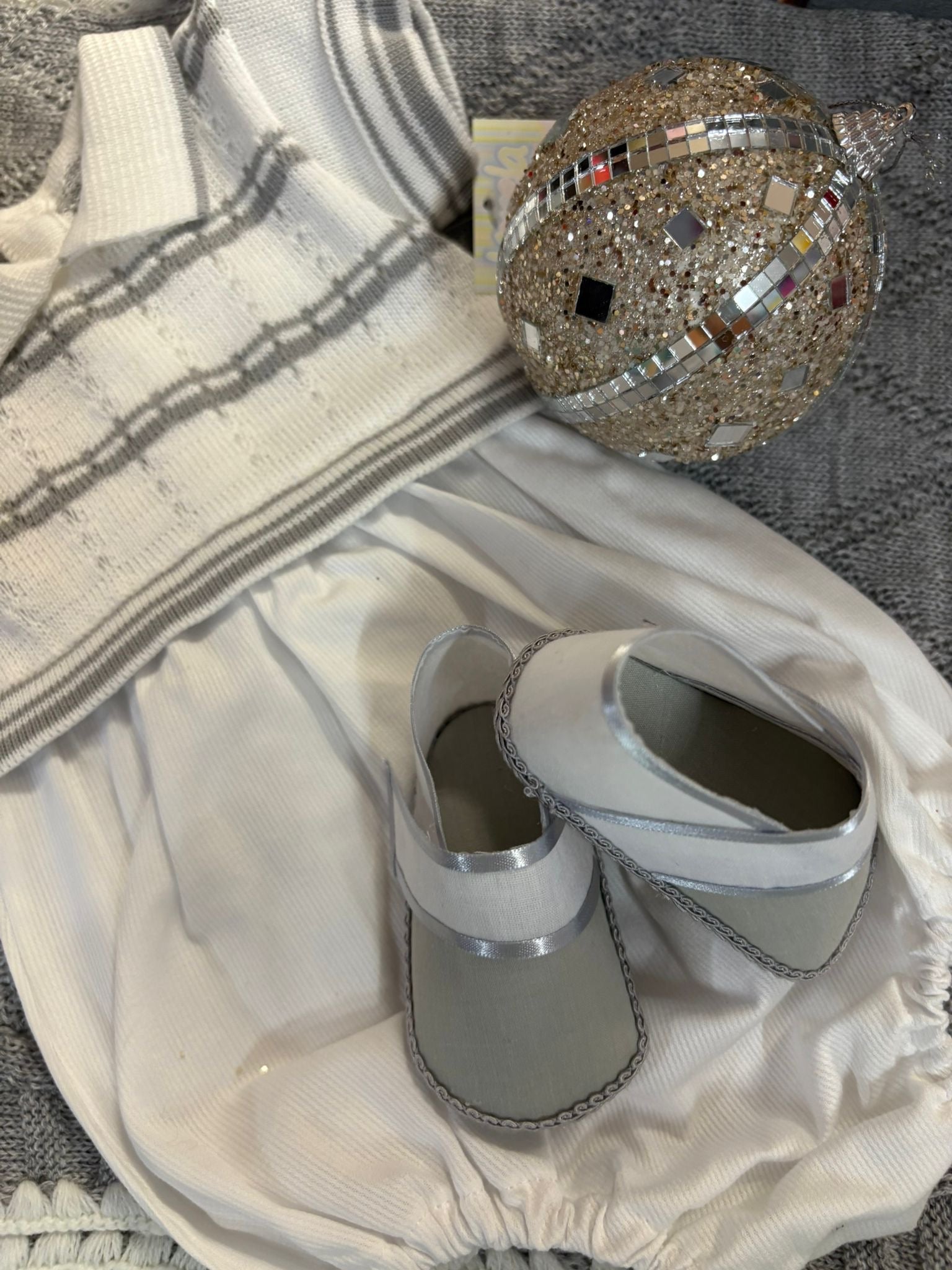 Set hermoso con sabanita y zapatitos